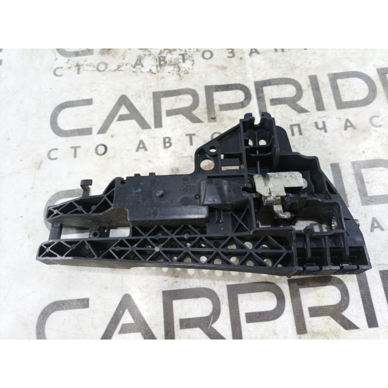 Кронштейн ручки двери (кузов и элементы) Audi A4 B8