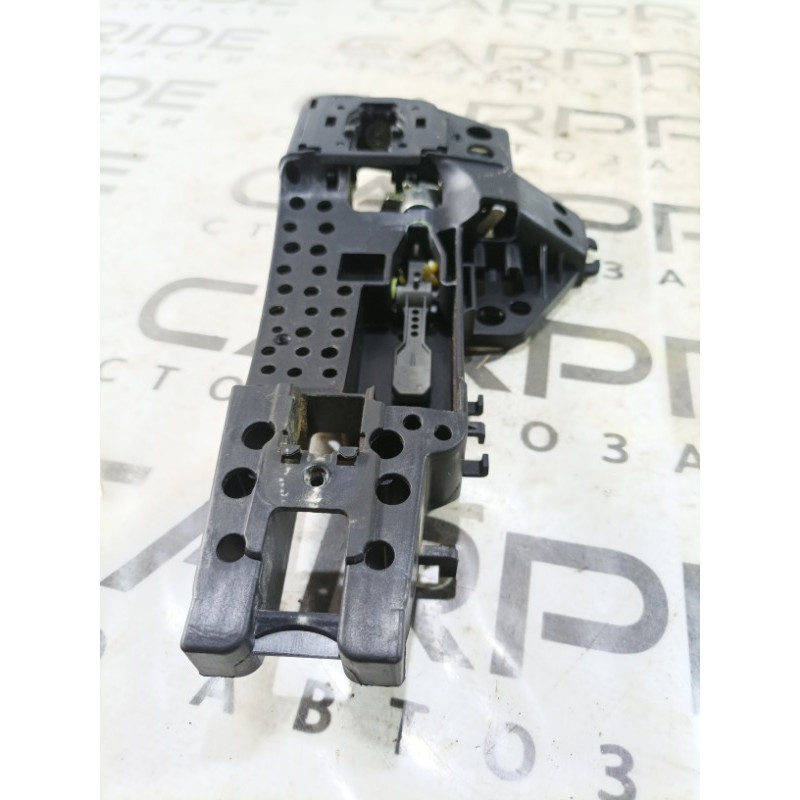 Кронштейн ручки двери (кузов и элементы) Audi A4 B8