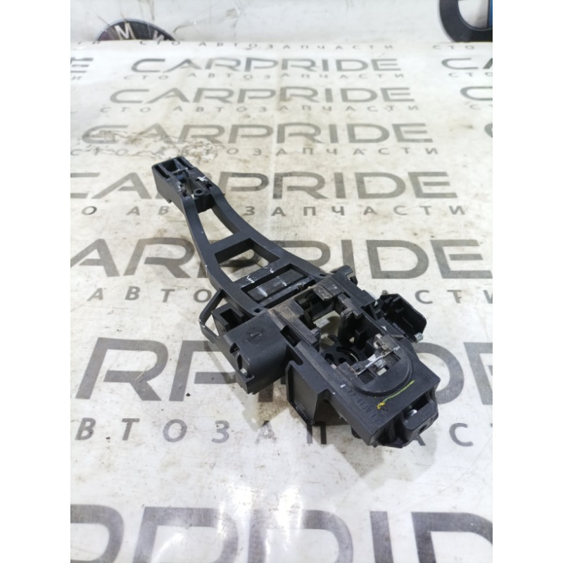 Кронштейн ручки дверей (кузов і елементи) FORD Focus MK3 2015 2.0 CM5Z5826685K