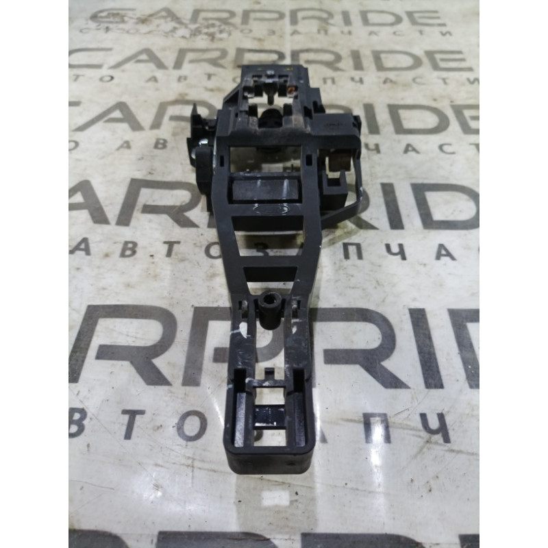 Кронштейн ручки дверей (кузов і елементи) FORD Focus MK3 2015 2.0 CM5Z5826685K