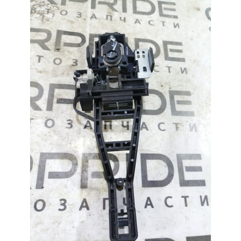 Кронштейн ручки дверей (кузов і елементи) FORD Focus MK3 2015 2.0 CM5Z5826685K