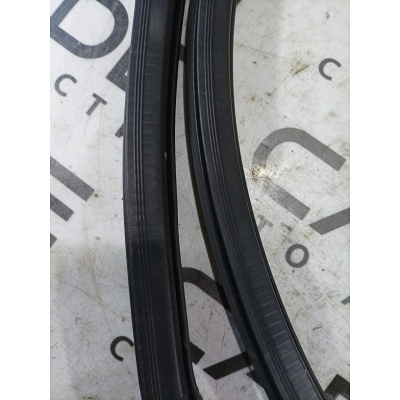 Уплотнитель проема двери (кузов и элементы) Jeep Compass MP 2018 2.4 68339991AA