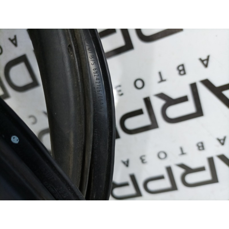 Уплотнитель проема двери (кузов и элементы) Jeep Compass MP 2018 2.4 68339991AA