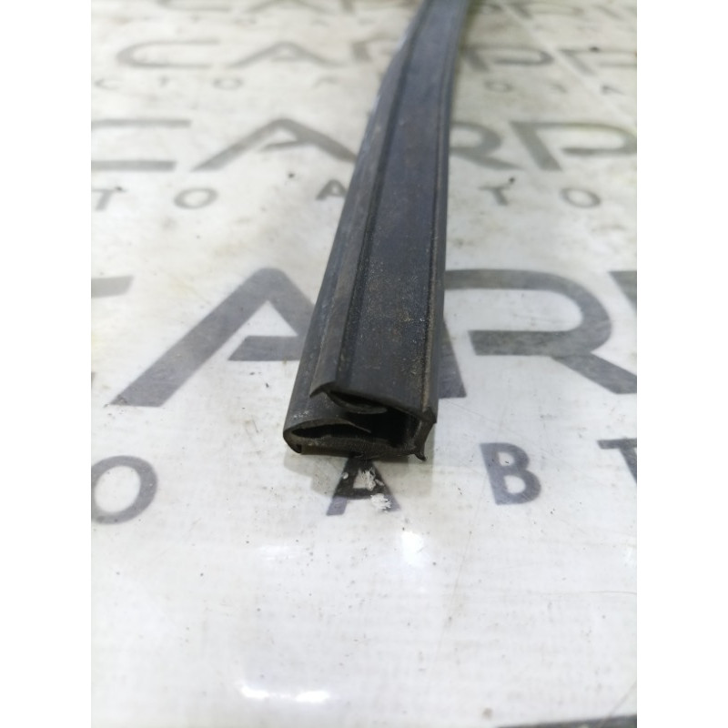 Уплотнитель стекла двери (кузов и элементы) Infiniti QX60 L50 2015 3.5 823303ja0a