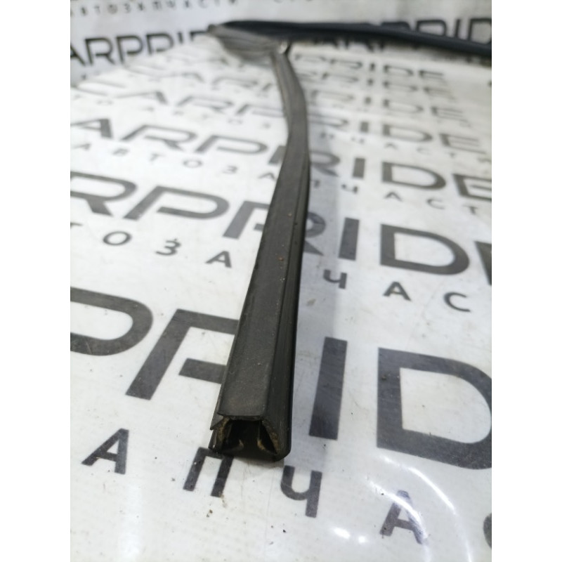 Уплотнитель стекла двери (кузов и элементы) Infiniti QX60 L50 2015 3.5 823303ja0a