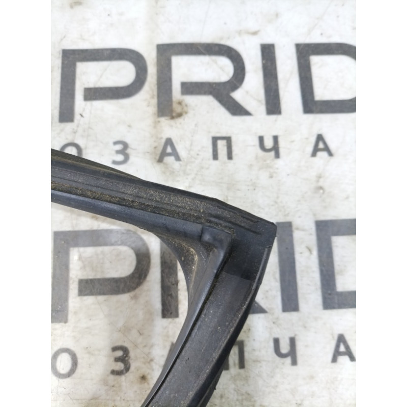 Уплотнитель стекла двери (кузов и элементы) Infiniti QX60 L50 2015 3.5 823303ja0a