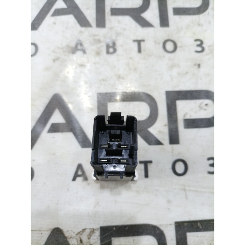 Кнопка аварийной сигнализации (электрика / кнопки) Volkswagen Golf 1K 2.5 1k0953509a