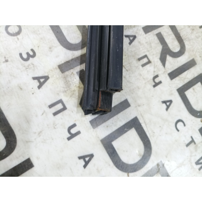 Молдинг стекла внутренний (наружные элементы кузова) Mercedes-Benz E-class W211 2008 3.5 a2117250165