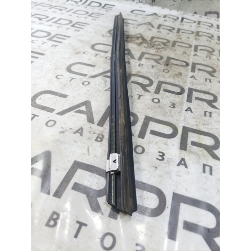 Уплотнитель стекла двери (кузов и элементы) Mercedes-Benz E-class W211 2008 3.5 a2117350565