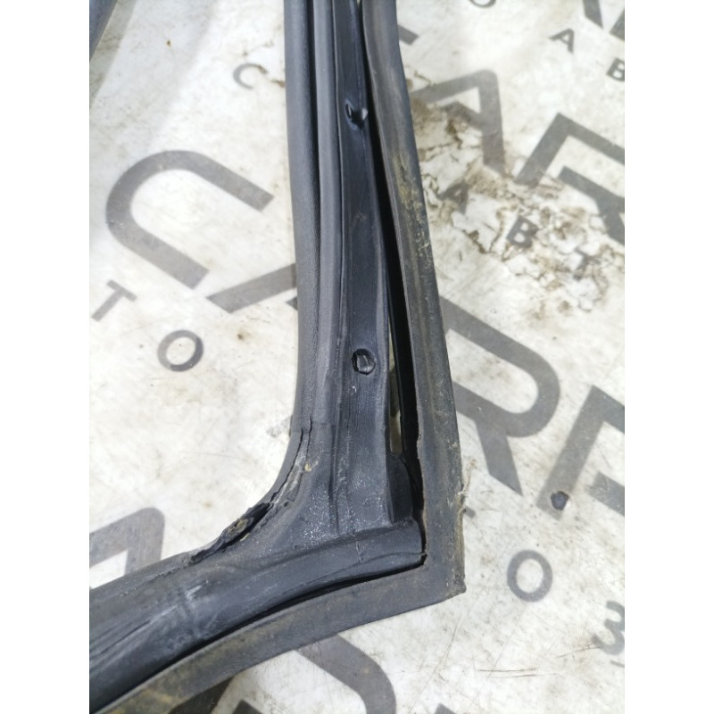 Ущільнювач дверей (кузов і елементи) Mercedes-Benz C-class W203 2007 3.0 a2037371530