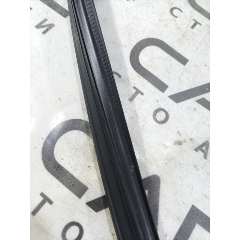 Уплотнитель стекла двери (кузов и элементы) Subaru Forester SJ 2016 2.5 63527SG010