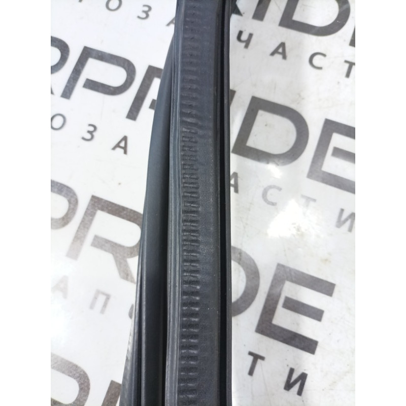 Уплотнитель проема двери (кузов и элементы) Volkswagen Passat B7 2014 1.8 561867913