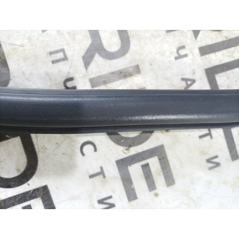 Уплотнитель проема двери (кузов и элементы) Volkswagen Passat B7 2014 1.8 561867913