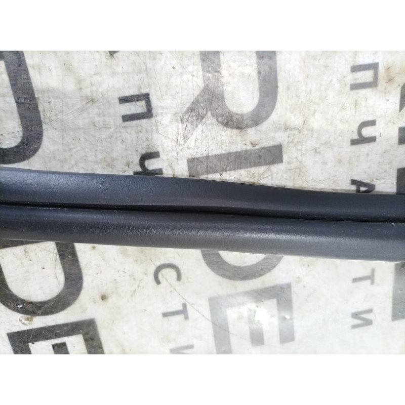 Уплотнитель проема двери (кузов и элементы) Volkswagen Passat B7 2014 1.8 561867913