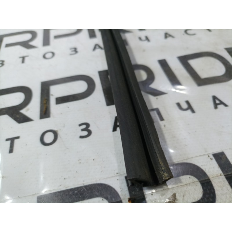 Уплотнитель стекла двери (кузов и элементы) Subaru Outback BS 2016 2.5 63527al04b