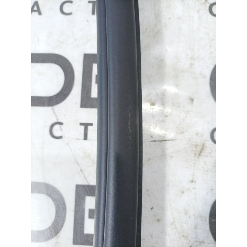 Уплотнитель проема двери (кузов и элементы) Volkswagen Passat B7 2014 1.8 561867914