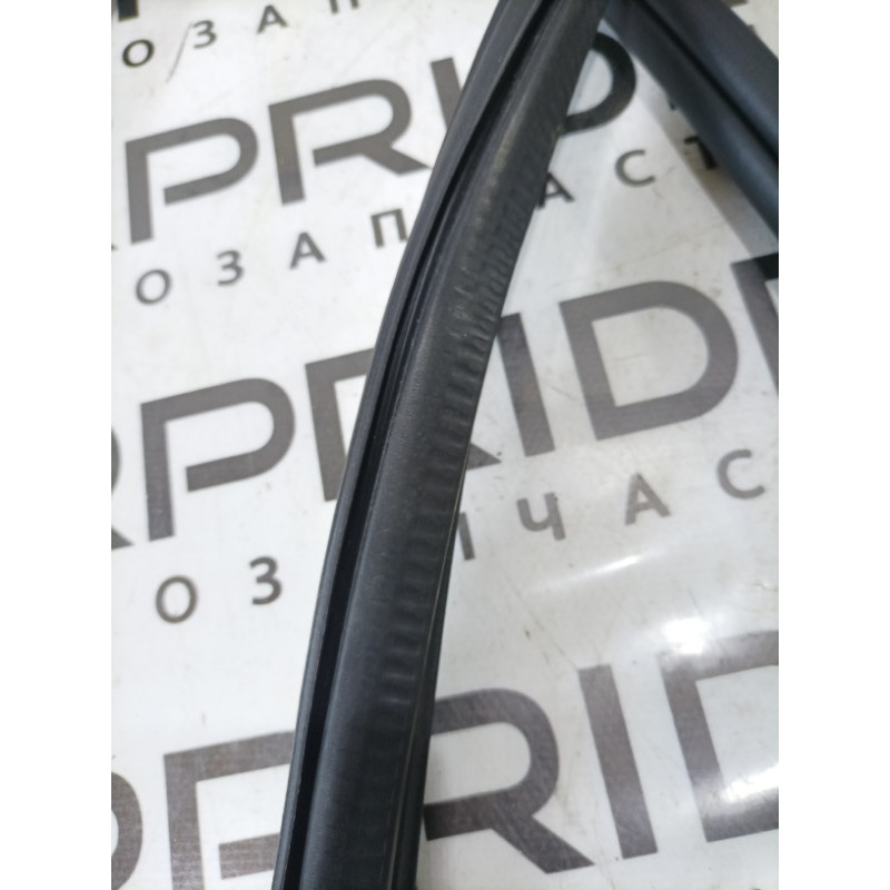 Уплотнитель проема двери (кузов и элементы) Volkswagen Passat B7 2014 1.8 561867914