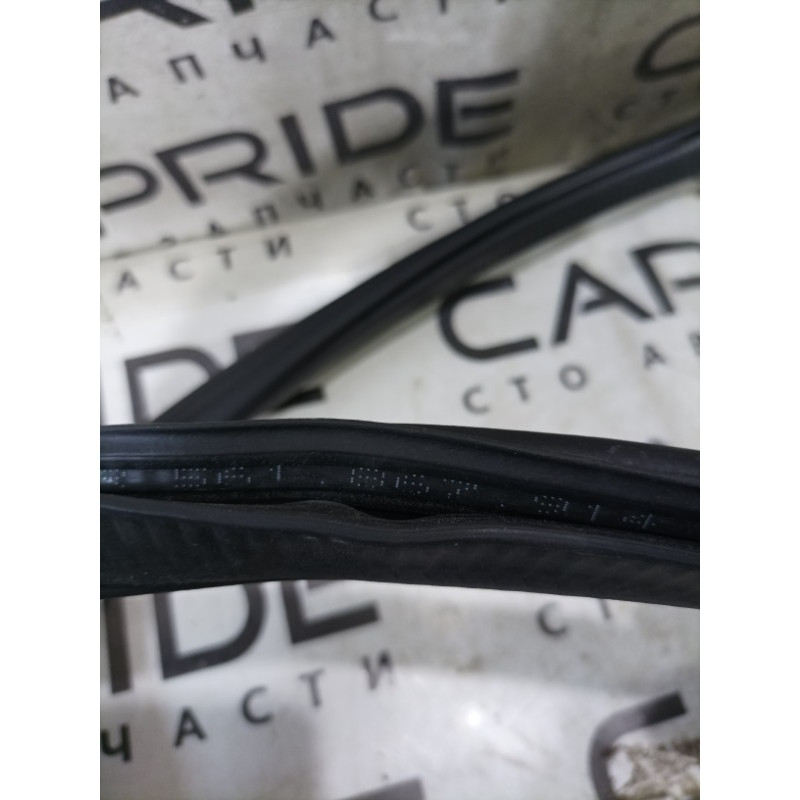 Уплотнитель проема двери (кузов и элементы) Volkswagen Passat B7 2014 1.8 561867914