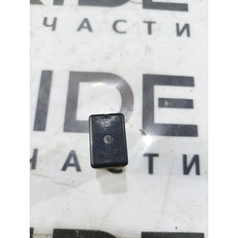 Реле (электрика) Mazda MPV 2 B110