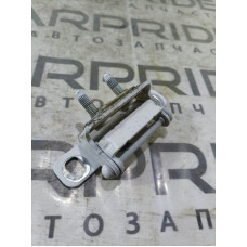 Петля багажника