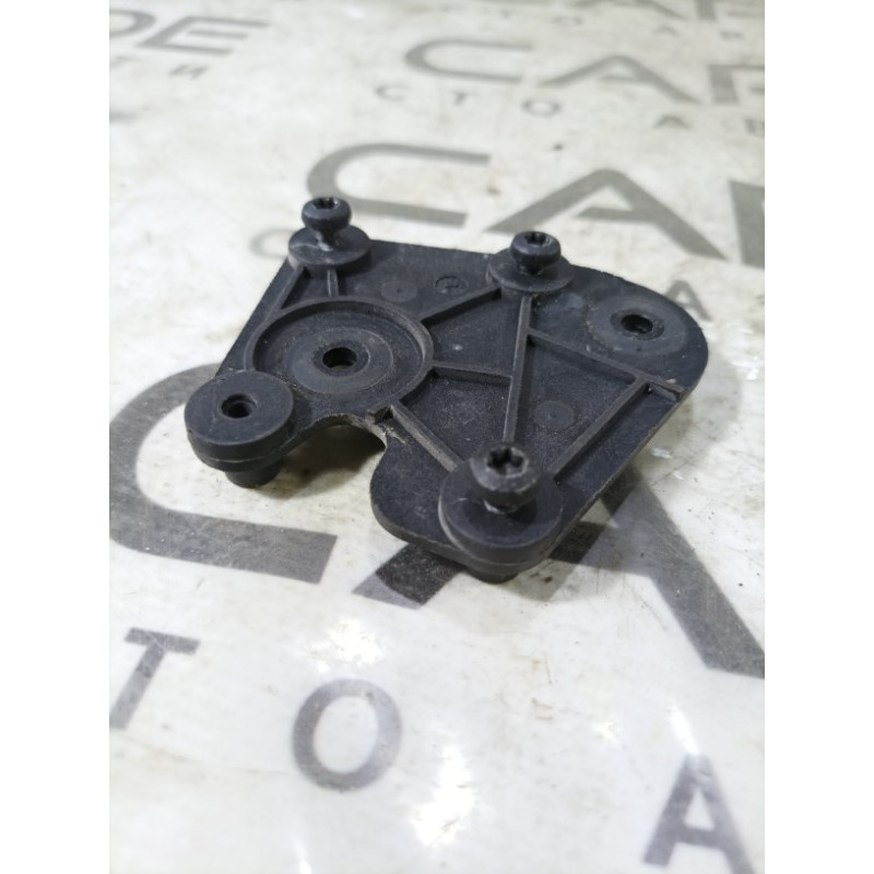 Кронштейн (двигатель и элементы) AUDI A4 B6 2.4BDV 8E9827833