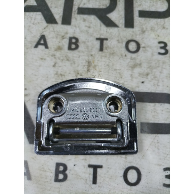 Кріплення багажника (салон) Volkswagen Golf 1K 2.5 1K0864203