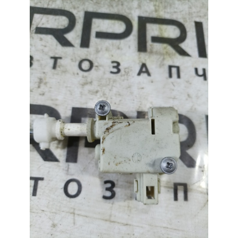 Привод лючка топливного бака (электрика) Volkswagen Golf 1K 2.5 1k6010773