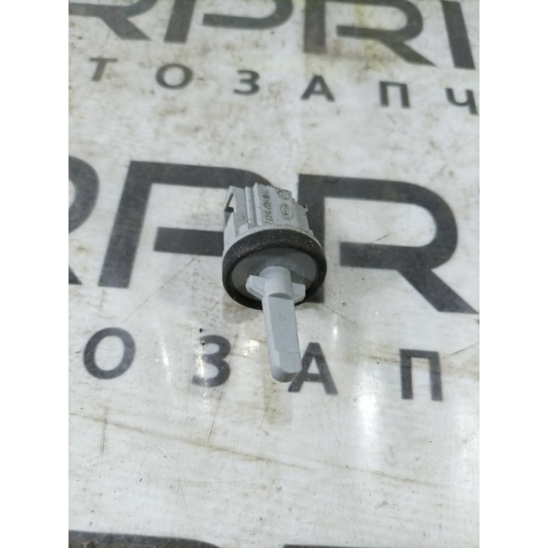 Датчик температуры (электрика / датчики) Volkswagen Golf 1K 2.5 1K0907543A