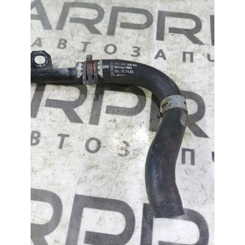 Патрубок (система охлаждения) Volkswagen Golf 1K 2.5 1k0121109ac