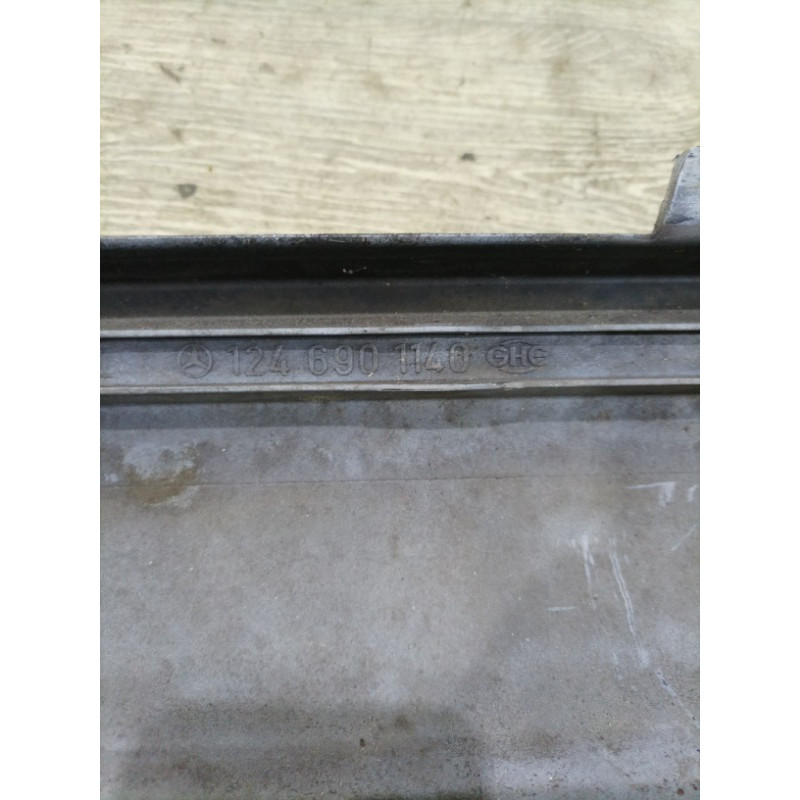 Накладка на порог (кузов и элементы) Mercedes-Benz E-class W124 1990 3.2 1246901140