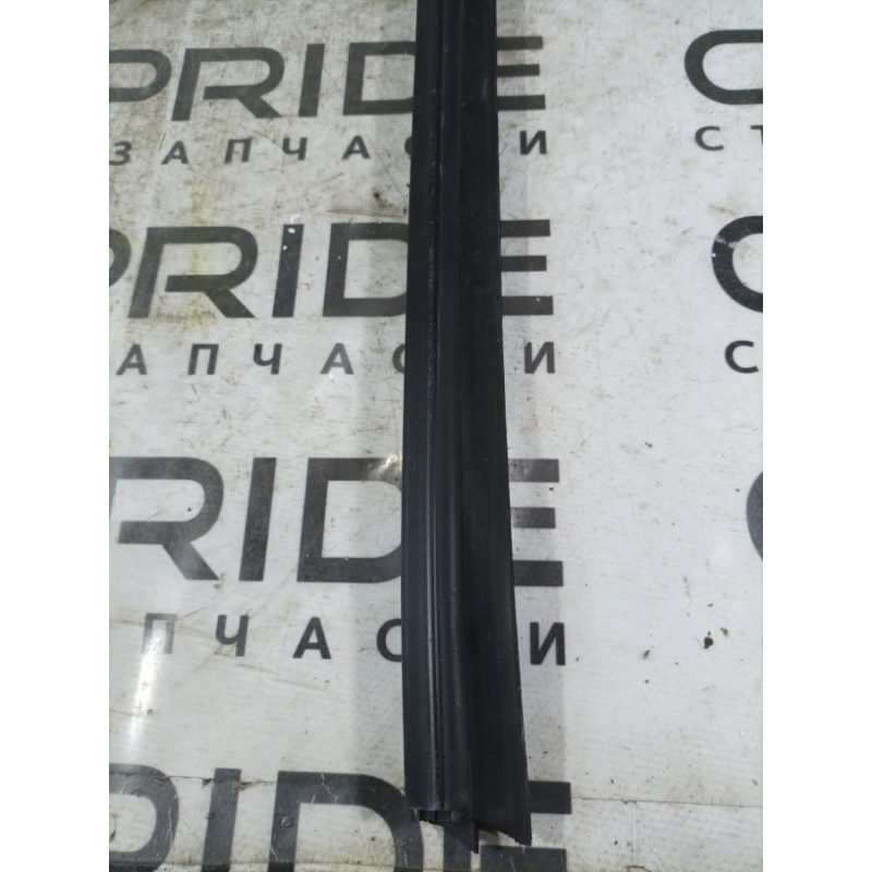 Молдинг стекла внутренний (наружные элементы кузова) Dodge Durango WD 2015 5.7 HEMi 55399165aa