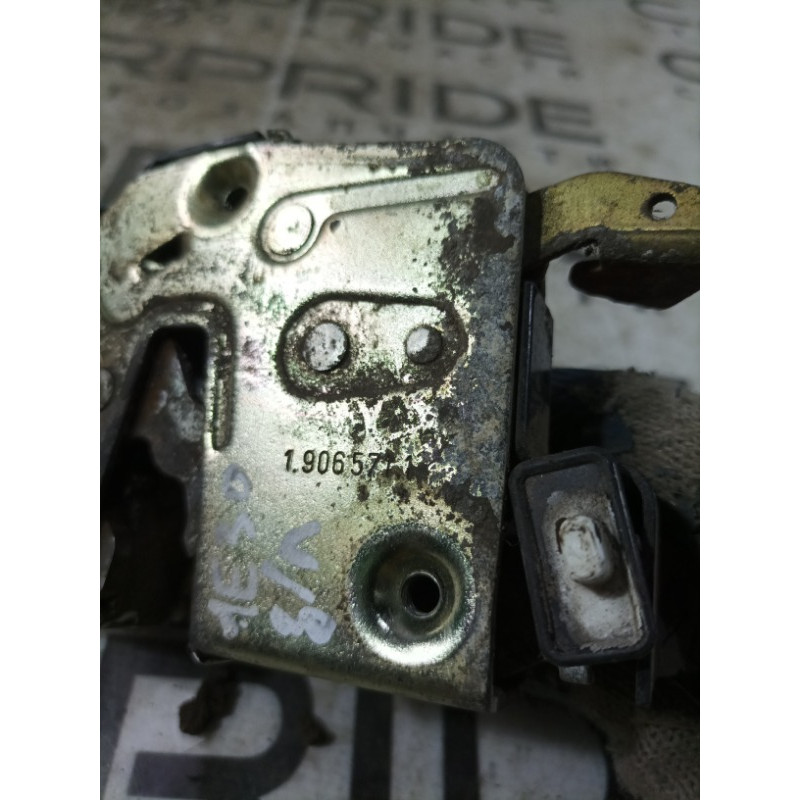 Замок двери (кузов и элементы) BMW 3-series E30 M21d24 51221906571