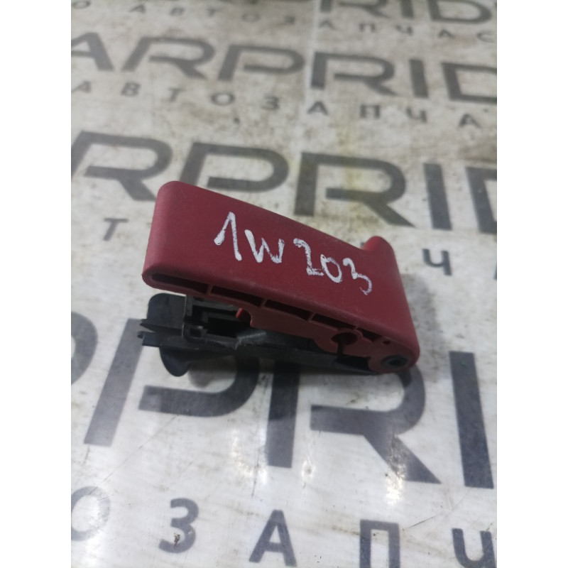 Ручка открывания капота (салон) Mercedes-Benz C-class W203 1.8 M111.951