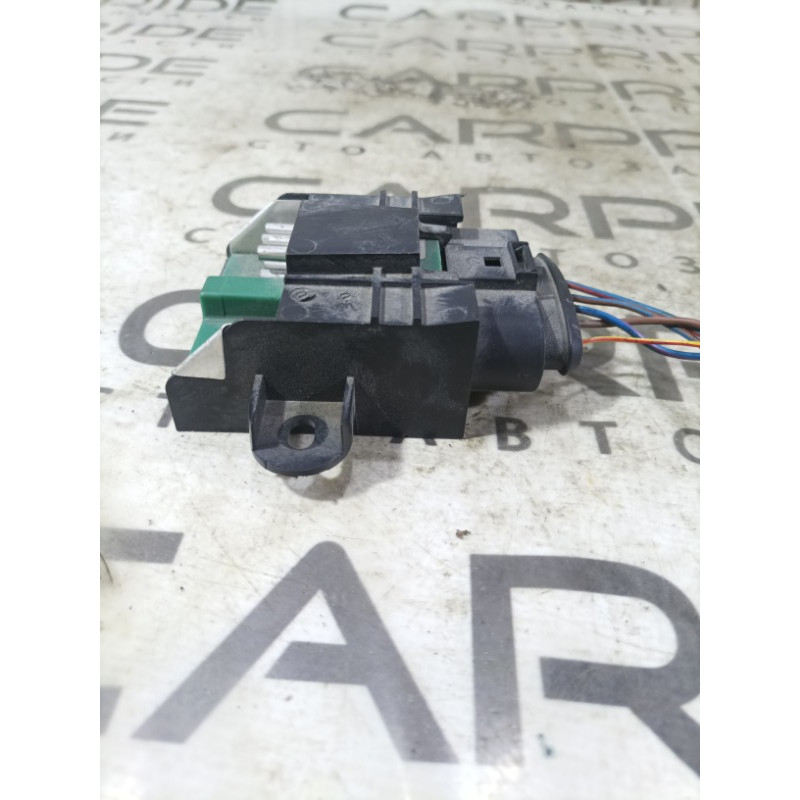 Блок управления топливным насосом (электрика / блок управления) Volkswagen Passat B8 5N0201320A