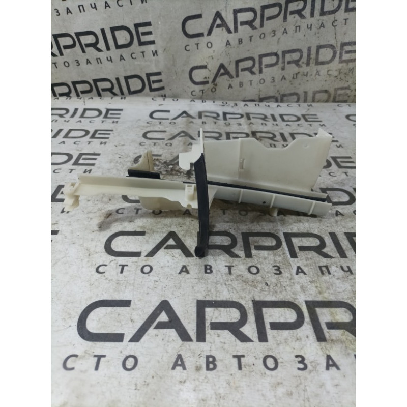 Направляющая стекла двери (кузов и элементы) FORD Focus MK3 2012 2.0 cm51a219a64ae