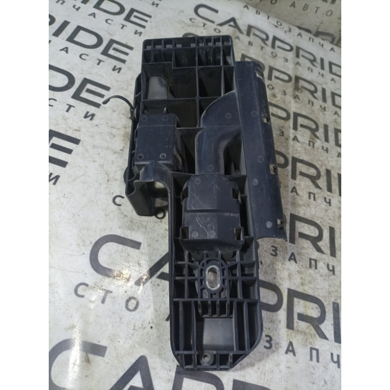 Кронштейн блока предохранителей (кузов и элементы) Opel Vectra C 2008 1.9 D 24437468