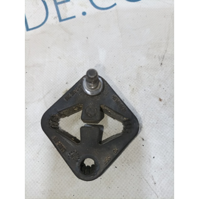 Кронштейн глушителя (выпускная система) BMW 5-series F10 2011 N63B44 18207585358