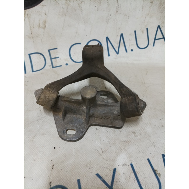 Кронштейн глушителя (выпускная система) Volkswagen Passat B5 2.5 AKN 4b0253663e