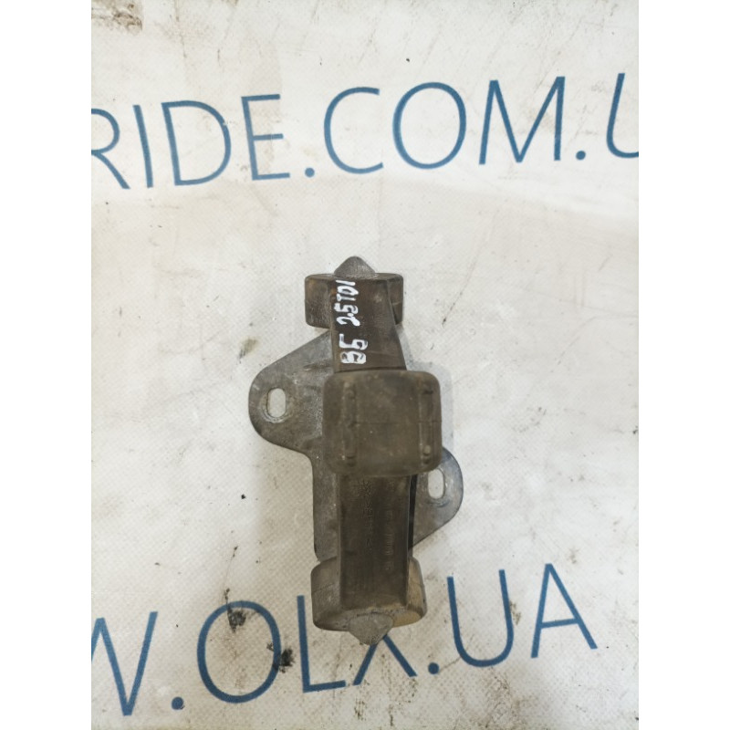 Кронштейн глушителя (выпускная система) Volkswagen Passat B5 2.5 AKN 4b0253663e