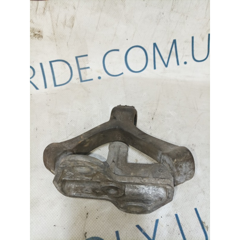 Кронштейн глушителя (выпускная система) Volkswagen Passat B5 2.5 AKN 4b0253663e