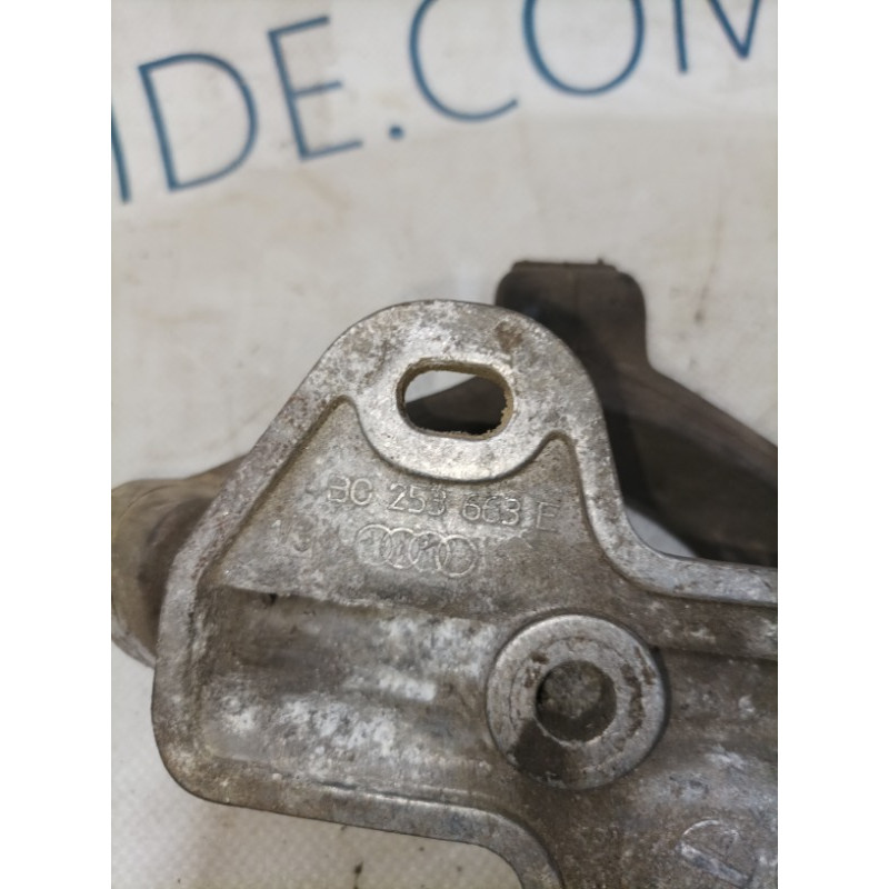 Кронштейн глушителя (выпускная система) Volkswagen Passat B5 2.5 AKN 4b0253663e