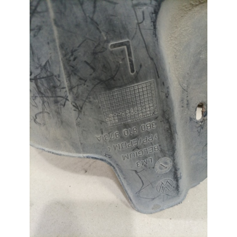 Подкрылок (кузов и элементы) Volkswagen Passat B5 2003 2.5 AKN 3b0810973c