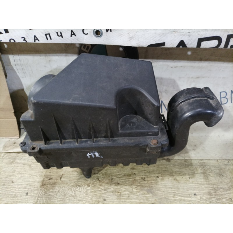 Корпус воздушного фильтра (впускная система) Ford Transit Connect 1 2005 1.8L 4518948