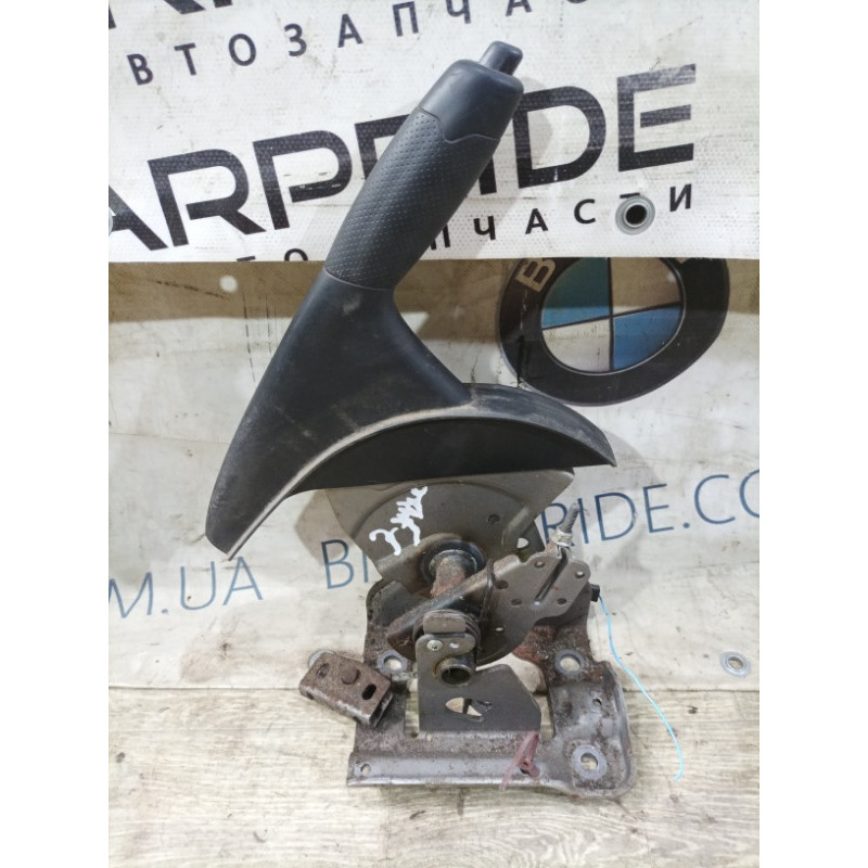 Ручка стояночного тормоза (тормозная система) Nissan Juke F15 2013 1.6 360101KA0A