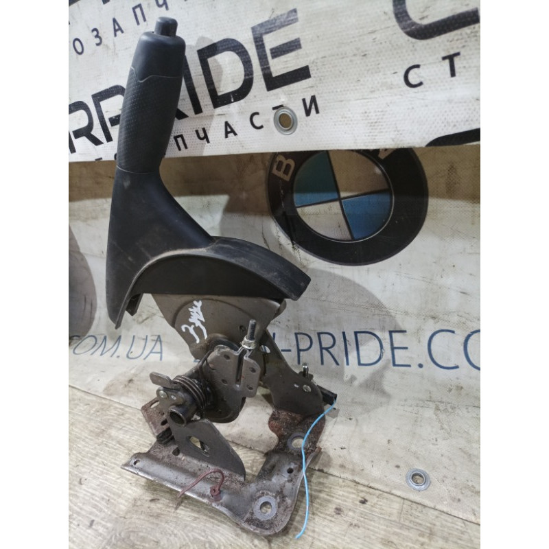 Ручка стояночного тормоза (тормозная система) Nissan Juke F15 2013 1.6 360101KA0A