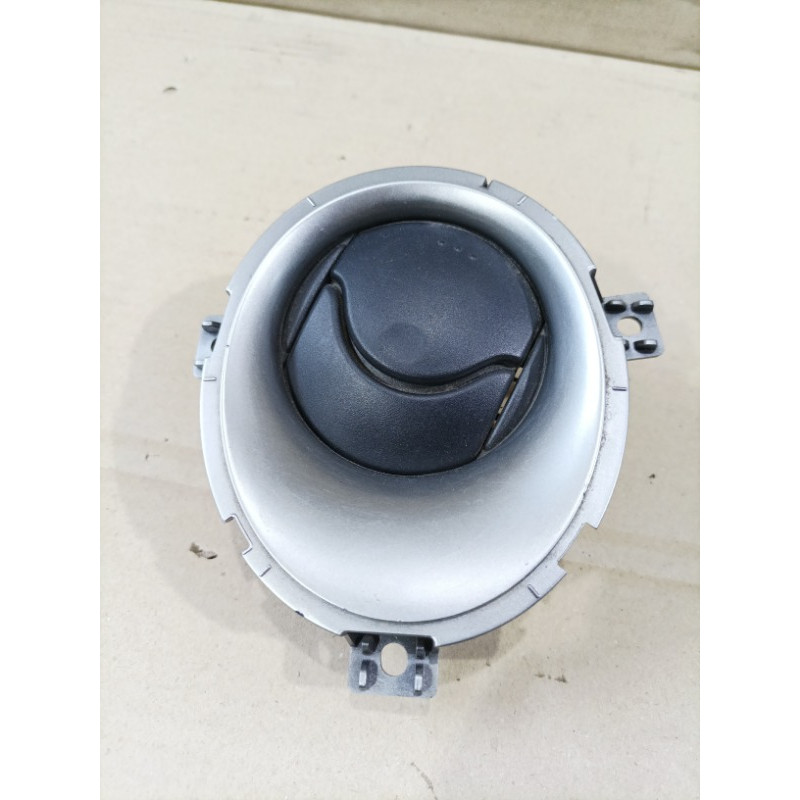 Дефлектор воздуховода (салон) Nissan Juke F15 2013 1.6 687611KE0A