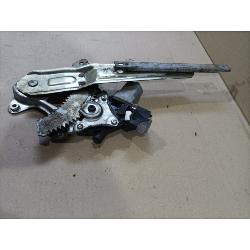 Механизм стеклоподъемника с мотором (кузов и элементы) Nissan Juke F15 2013 1.6 827211U600