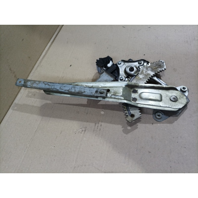 Механизм стеклоподъемника с мотором (кузов и элементы) Nissan Juke F15 2013 1.6 827211U600