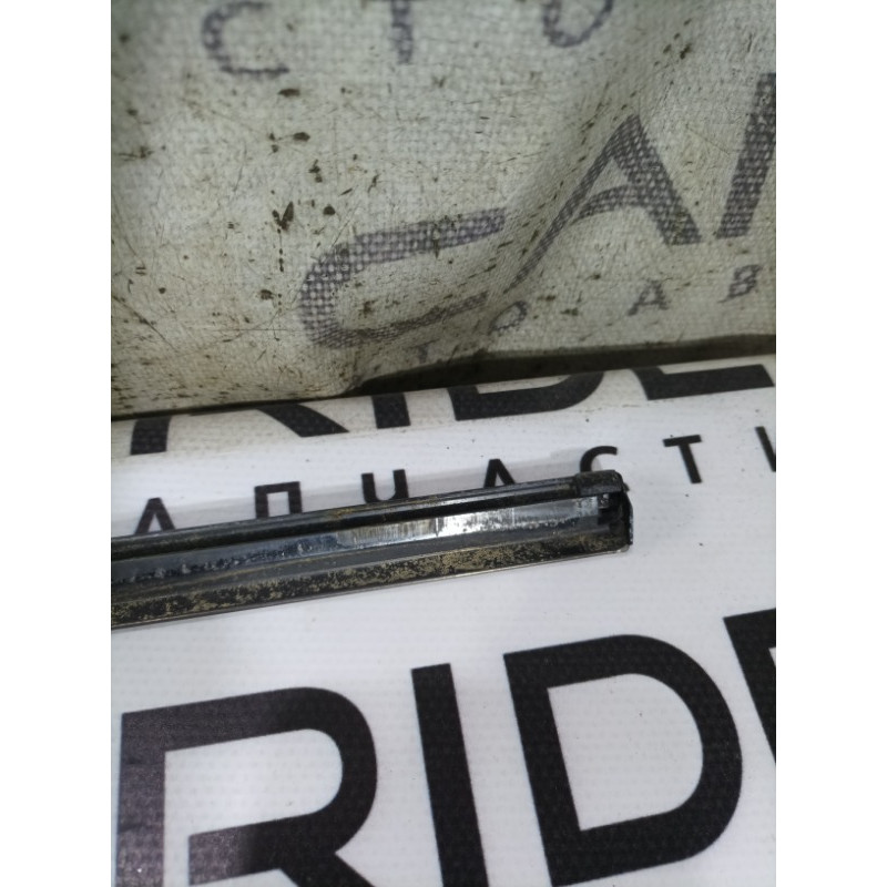 Молдинг стекла (кузов и элементы) Mercedes-Benz E-class W124 1990 3.2