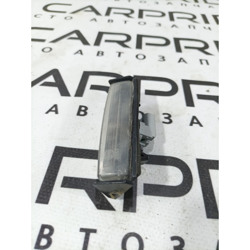 Плафон подсветки номера (оптика) Toyota Camry 40